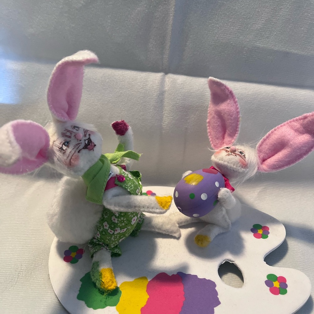 Annalee Painting Easter Eggs Pink and Green Bunny Dolls Decor